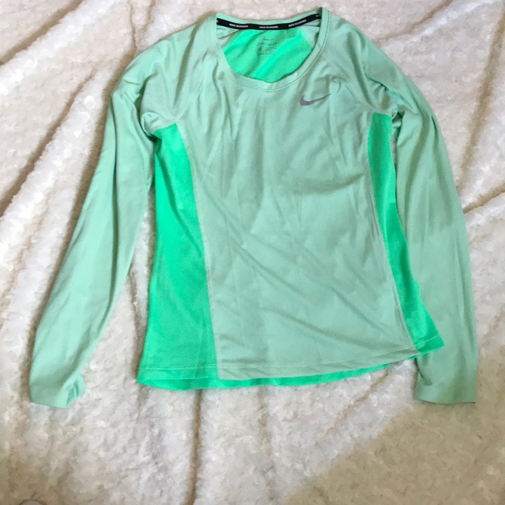 NWOT Nike long sleeve running shirt, small